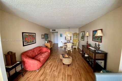 Condominio en venta en Hallandale Beach, Florida, 1 dormitorio, 74.32 m2 № 1160172 - foto 4