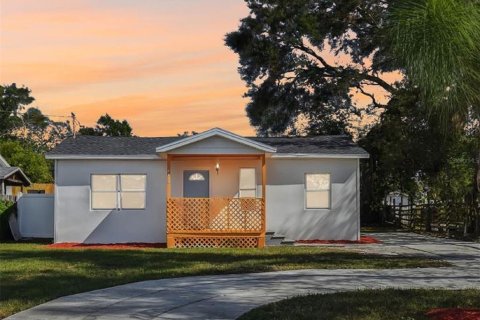 House in Tampa, Florida 4 bedrooms, 157.93 sq.m. № 1425836 - photo 1