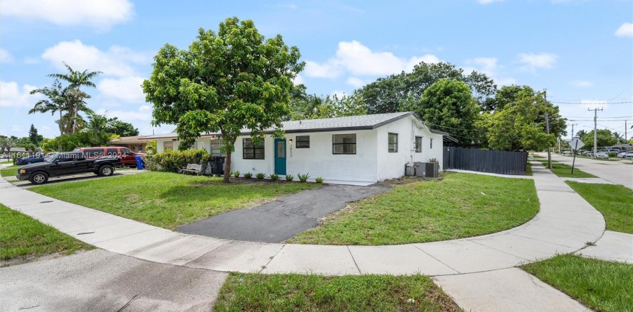 House in North Lauderdale, Florida 3 bedrooms, 109.44 sq.m. № 1235888