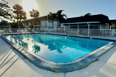 Condo in Bradenton, Florida, 1 bedroom  № 1412751 - photo 12