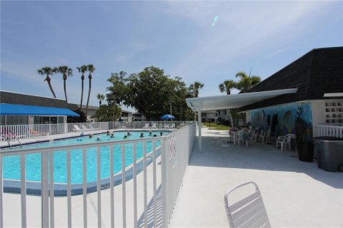 Condo in Bradenton, Florida, 1 bedroom  № 1412751 - photo 14