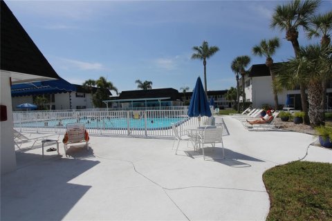 Condo in Bradenton, Florida, 1 bedroom  № 1412751 - photo 11