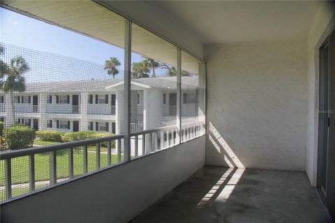 Condo in Bradenton, Florida, 1 bedroom  № 1412751 - photo 9