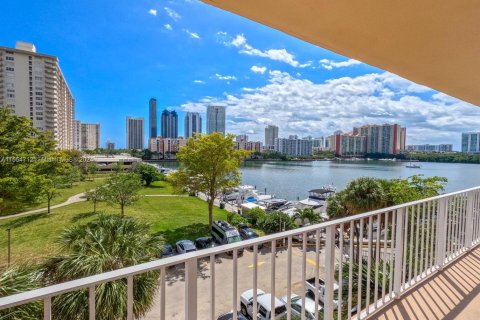 Copropriété à vendre à Sunny Isles Beach, Floride: 2 chambres, 115.2 m2 № 1078090 - photo 1