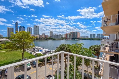 Copropriété à vendre à Sunny Isles Beach, Floride: 2 chambres, 115.2 m2 № 1078090 - photo 2