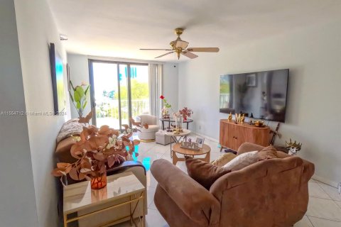 Copropriété à vendre à Sunny Isles Beach, Floride: 2 chambres, 115.2 m2 № 1078090 - photo 15