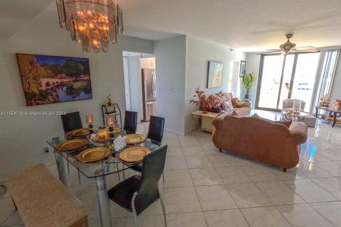 Copropriété à vendre à Sunny Isles Beach, Floride: 2 chambres, 115.2 m2 № 1078090 - photo 12