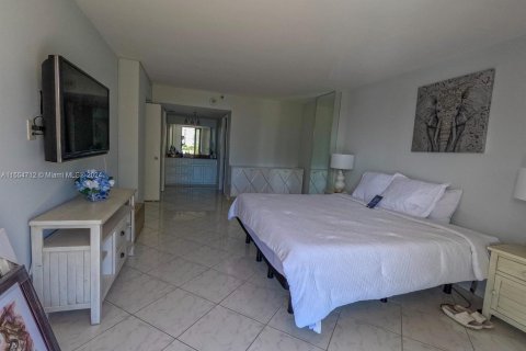 Copropriété à vendre à Sunny Isles Beach, Floride: 2 chambres, 115.2 m2 № 1078090 - photo 9