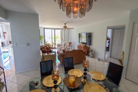 Copropriété à vendre à Sunny Isles Beach, Floride: 2 chambres, 115.2 m2 № 1078090 - photo 17