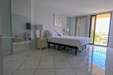 Condominio en venta en Sunny Isles Beach, Florida, 2 dormitorios, 115.2 m2 № 1078090 - foto 10