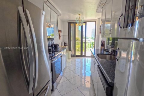 Condominio en venta en Sunny Isles Beach, Florida, 2 dormitorios, 115.2 m2 № 1078090 - foto 6