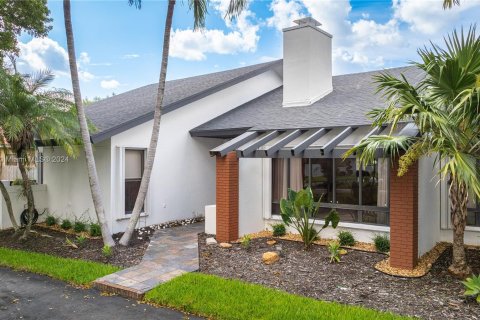 Villa ou maison à vendre à Palmetto Bay, Floride: 5 chambres, 286.6 m2 № 1310880 - photo 2