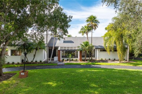 Villa ou maison à vendre à Palmetto Bay, Floride: 5 chambres, 286.6 m2 № 1310880 - photo 1