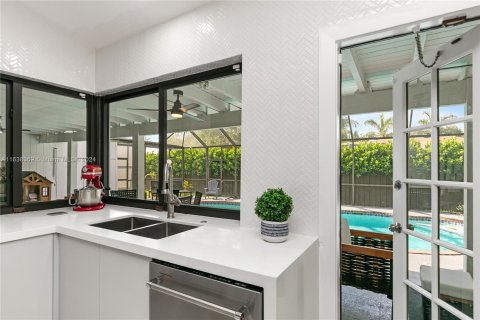 Casa en venta en Palmetto Bay, Florida, 5 dormitorios, 286.6 m2 № 1310880 - foto 20