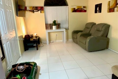 Casa en venta en Pembroke Pines, Florida, 3 dormitorios, 131.55 m2 № 1310882 - foto 9