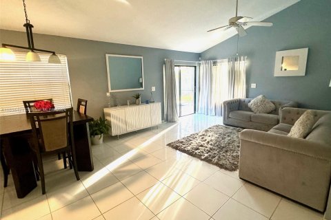 Casa en venta en Pembroke Pines, Florida, 3 dormitorios, 131.55 m2 № 1310882 - foto 10