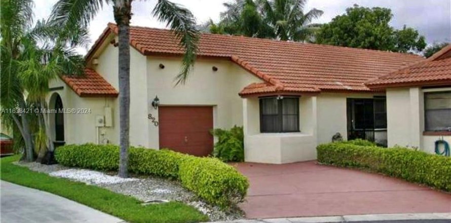 Casa en Pembroke Pines, Florida 3 dormitorios, 131.55 m2 № 1310882