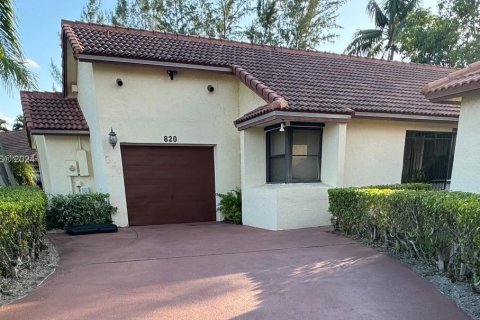 House in Pembroke Pines, Florida 3 bedrooms, 131.55 sq.m. № 1310882 - photo 12