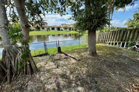 Casa en venta en Pembroke Pines, Florida, 3 dormitorios, 131.55 m2 № 1310882 - foto 17