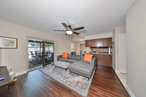 Casa en venta en Tampa, Florida, 4 dormitorios, 170.57 m2 № 1390992 - foto 13