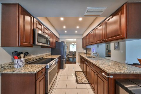 Casa en venta en Tampa, Florida, 4 dormitorios, 170.57 m2 № 1390992 - foto 18