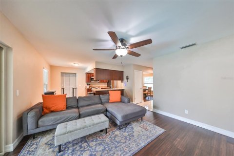 Casa en venta en Tampa, Florida, 4 dormitorios, 170.57 m2 № 1390992 - foto 16