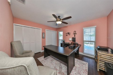 House in Tampa, Florida 4 bedrooms, 170.57 sq.m. № 1390992 - photo 25