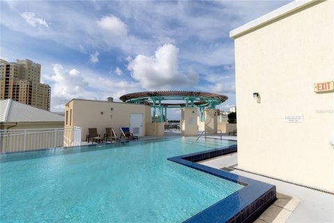 Condo in Miami, Florida, 2 bedrooms  № 1390931 - photo 26