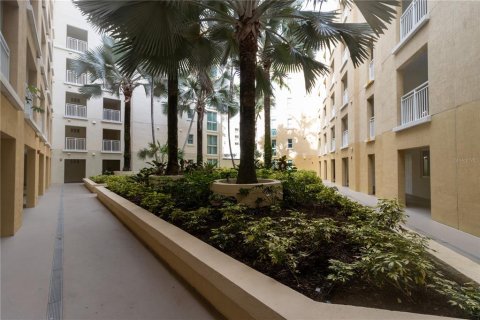 Condo in Miami, Florida, 2 bedrooms  № 1390931 - photo 21