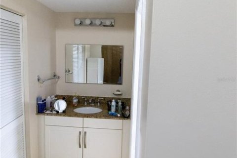 Condo in Miami, Florida, 2 bedrooms  № 1390931 - photo 15