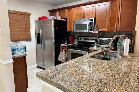 Condo in Pembroke Pines, Florida, 2 bedrooms  № 1412103 - photo 18