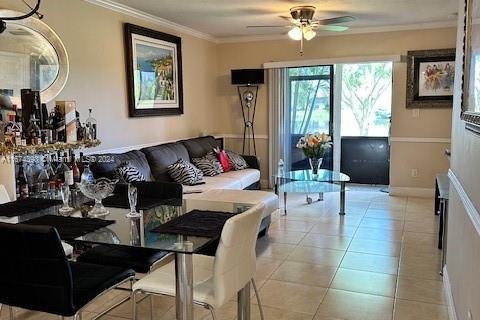 Condo in Pembroke Pines, Florida, 2 bedrooms  № 1412103 - photo 12