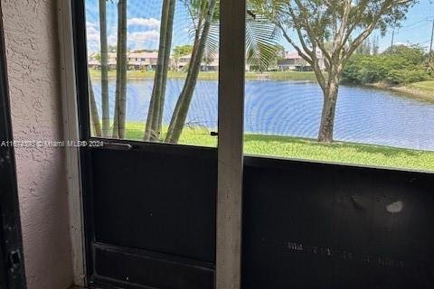 Condo in Pembroke Pines, Florida, 2 bedrooms  № 1412103 - photo 10