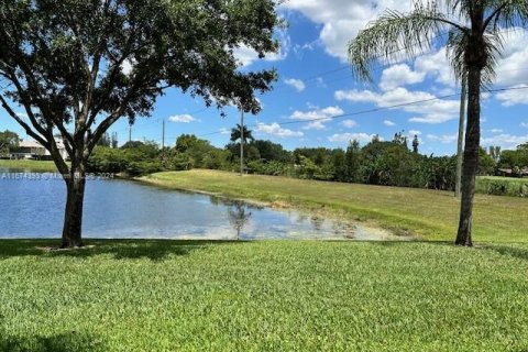 Condo in Pembroke Pines, Florida, 2 bedrooms  № 1412103 - photo 6