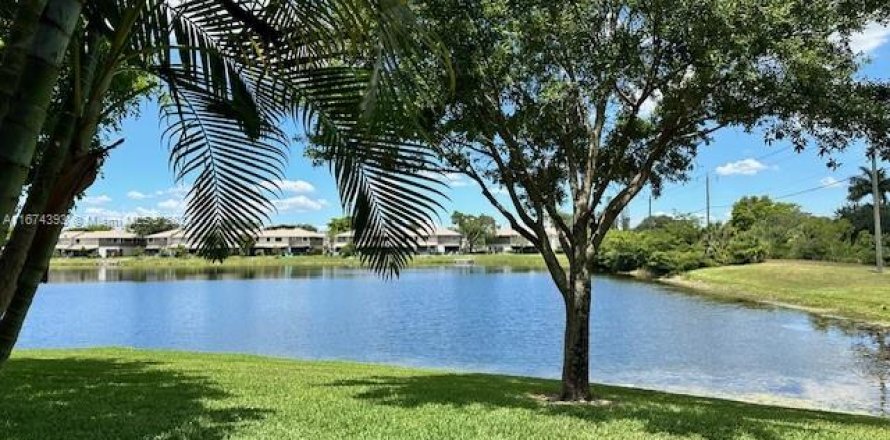 Condo in Pembroke Pines, Florida, 2 bedrooms  № 1412103