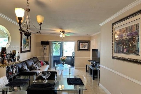 Condo in Pembroke Pines, Florida, 2 bedrooms  № 1412103 - photo 14