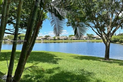 Condo in Pembroke Pines, Florida, 2 bedrooms  № 1412103 - photo 7