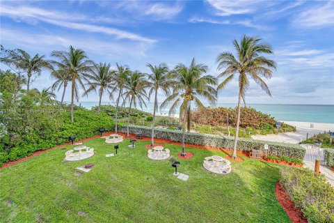 Condo in Miami Beach, Florida, 2 bedrooms  № 1412019 - photo 29