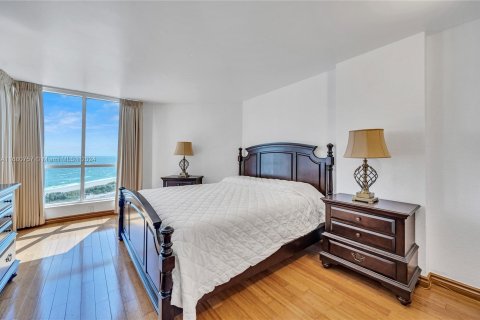 Condo in Miami Beach, Florida, 2 bedrooms  № 1412019 - photo 14