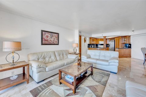 Condo in Miami Beach, Florida, 2 bedrooms  № 1412019 - photo 9