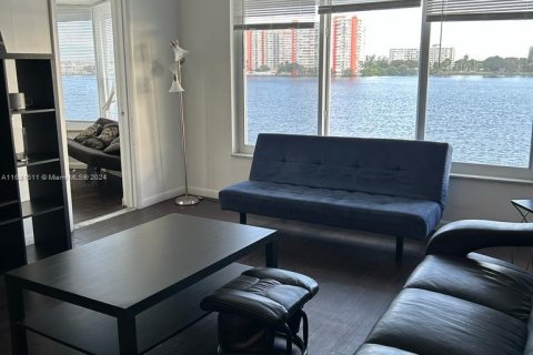 Condominio en venta en Miami, Florida, 1 dormitorio, 77.11 m2 № 1412340 - foto 1