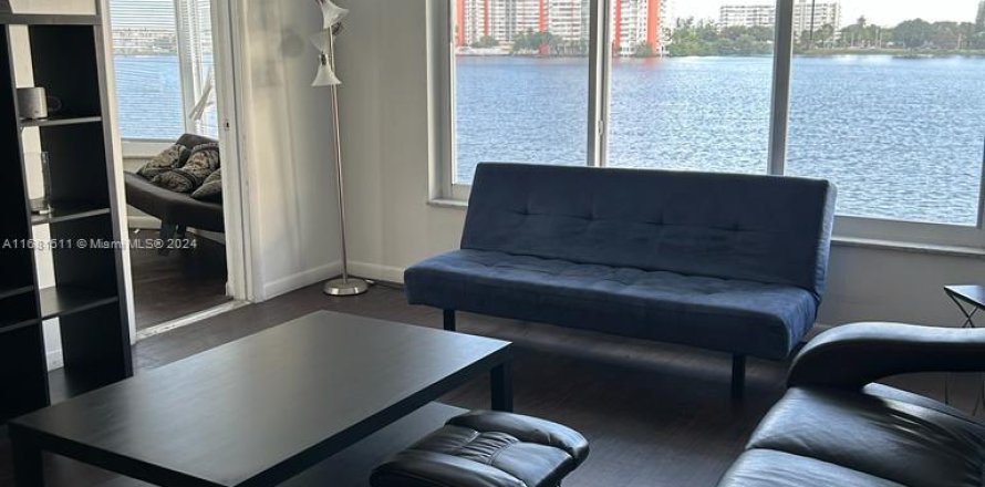 Condominio en Miami, Florida, 1 dormitorio  № 1412340