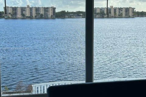 Condominio en venta en Miami, Florida, 1 dormitorio, 77.11 m2 № 1412340 - foto 2