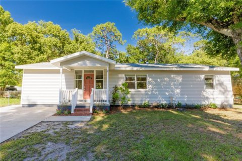 House in DeLand, Florida 3 bedrooms, 125.42 sq.m. № 1257611 - photo 1