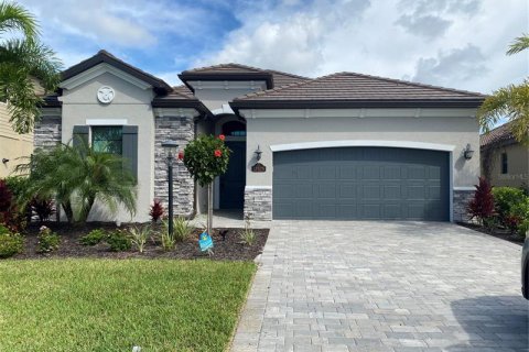 House in LAKEWOOD NATIONAL in Bradenton, Florida 4 bedrooms, 209.03 sq.m. № 266131 - photo 1