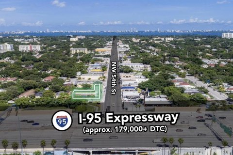 Propiedad comercial en venta en Miami, Florida № 1000051 - foto 8