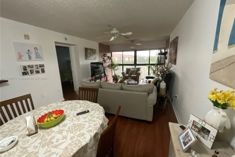 Condominio en venta en Pembroke Pines, Florida, 2 dormitorios, 105.63 m2 № 1000091 - foto 7