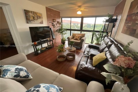 Condominio en venta en Pembroke Pines, Florida, 2 dormitorios, 105.63 m2 № 1000091 - foto 6