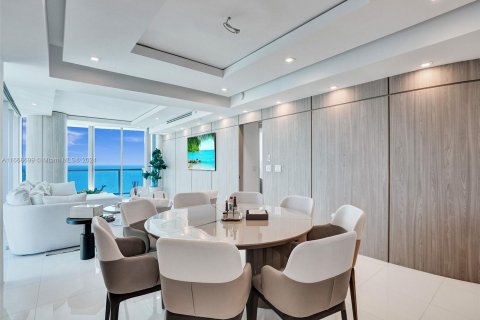 Condominio en venta en Sunny Isles Beach, Florida, 4 dormitorios, 222.41 m2 № 1399764 - foto 14