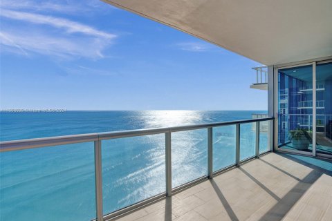 Condominio en venta en Sunny Isles Beach, Florida, 4 dormitorios, 222.41 m2 № 1399764 - foto 20